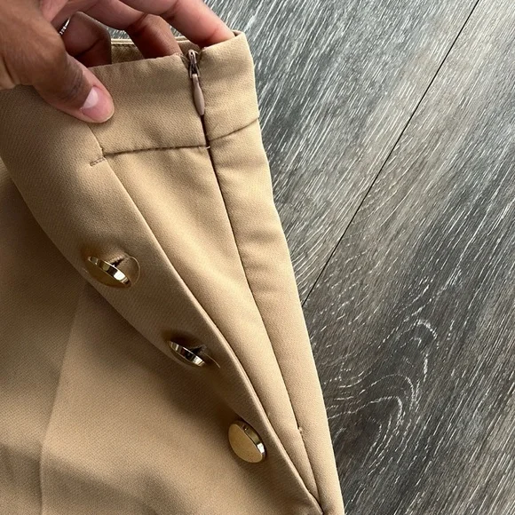 Zara Camel Shorts with side gold buttons - Picture 4 of 5